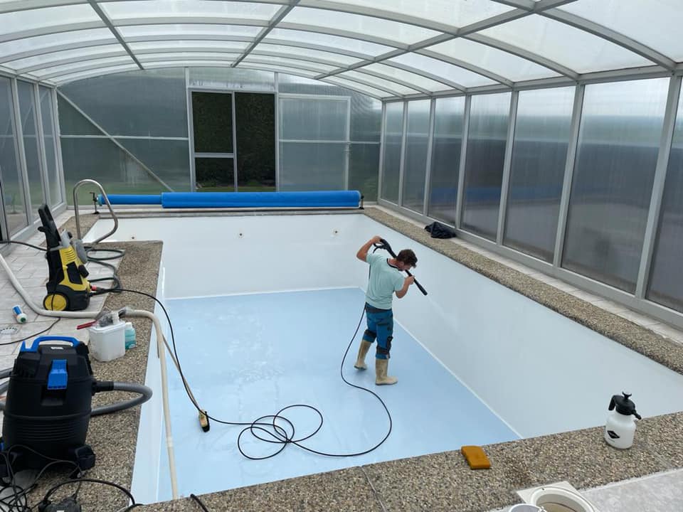 Schwimmbadreinigung